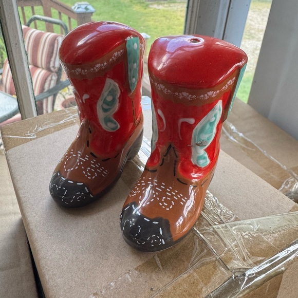 The Pioneer Woman Red Cowboy Boots Salt and Pepper Shaker Set - Picture 5 of 5